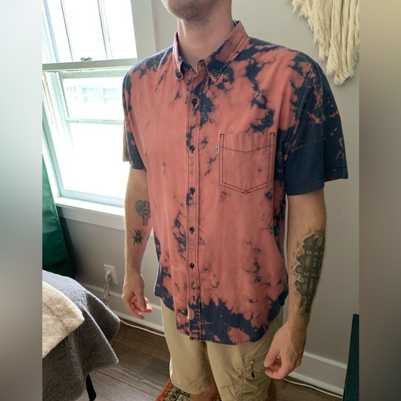 Men’s size L butte up shirt. Levi’s. Fits like medium.Red and blue tie dye color - Picture 1 of 2